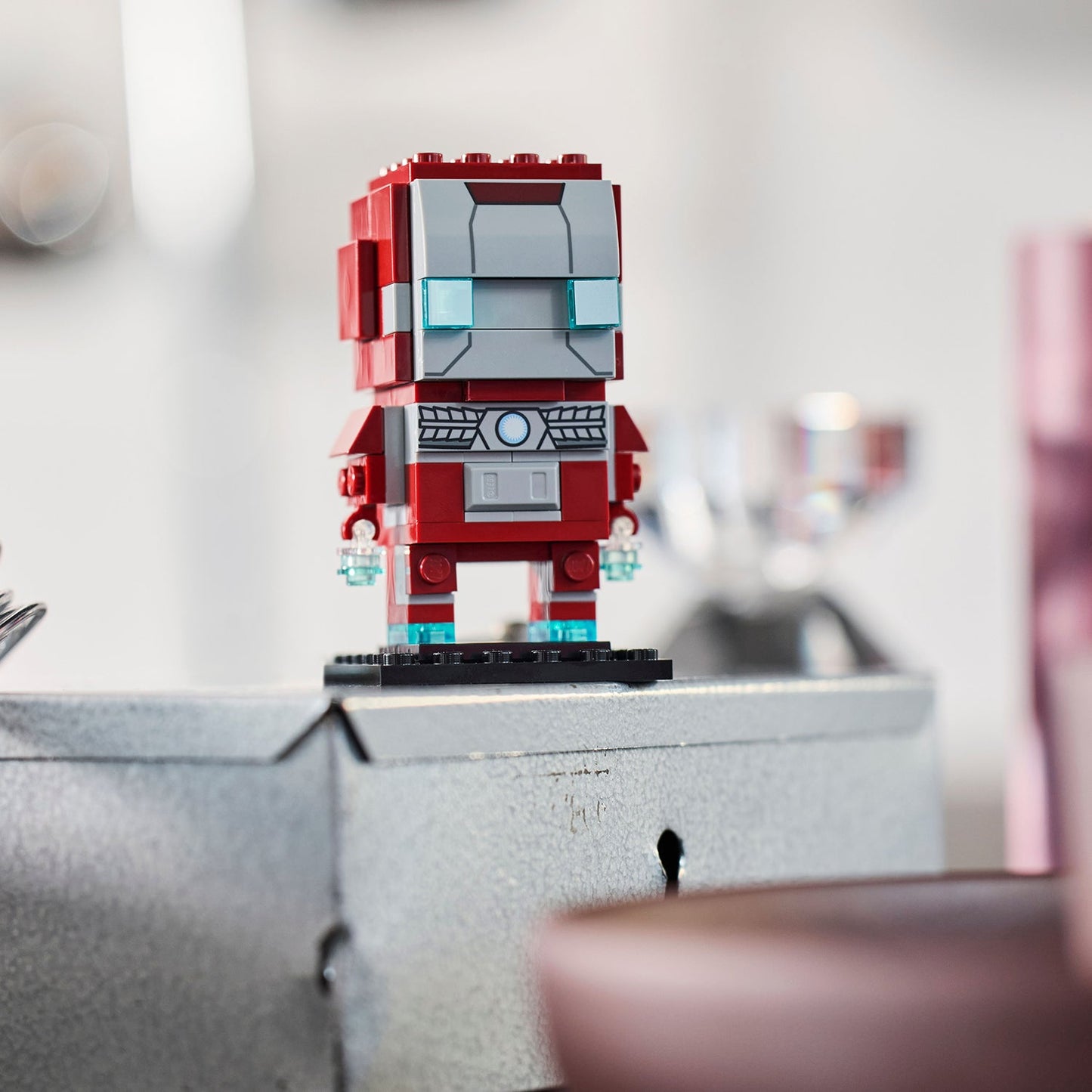 LEGO® BrickHeadz™ Iron Man MK5 Figure Mô Hình Lắp Ráp Marvel Siêu Anh Hùng LEGO 40669 - Góc nhìn khác 3