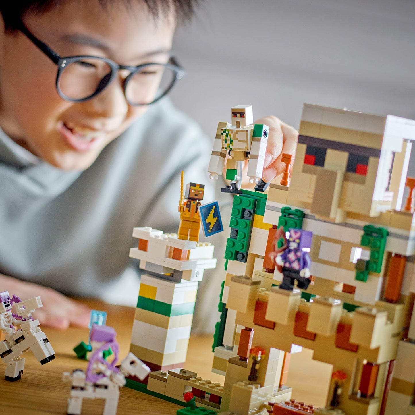 LEGO® Minecraft™ The Iron Golem Fortress - Pháo Đài Người Sắt Golem Biến Hình - LEGO 21250 - Hình ảnh bổ sung 4