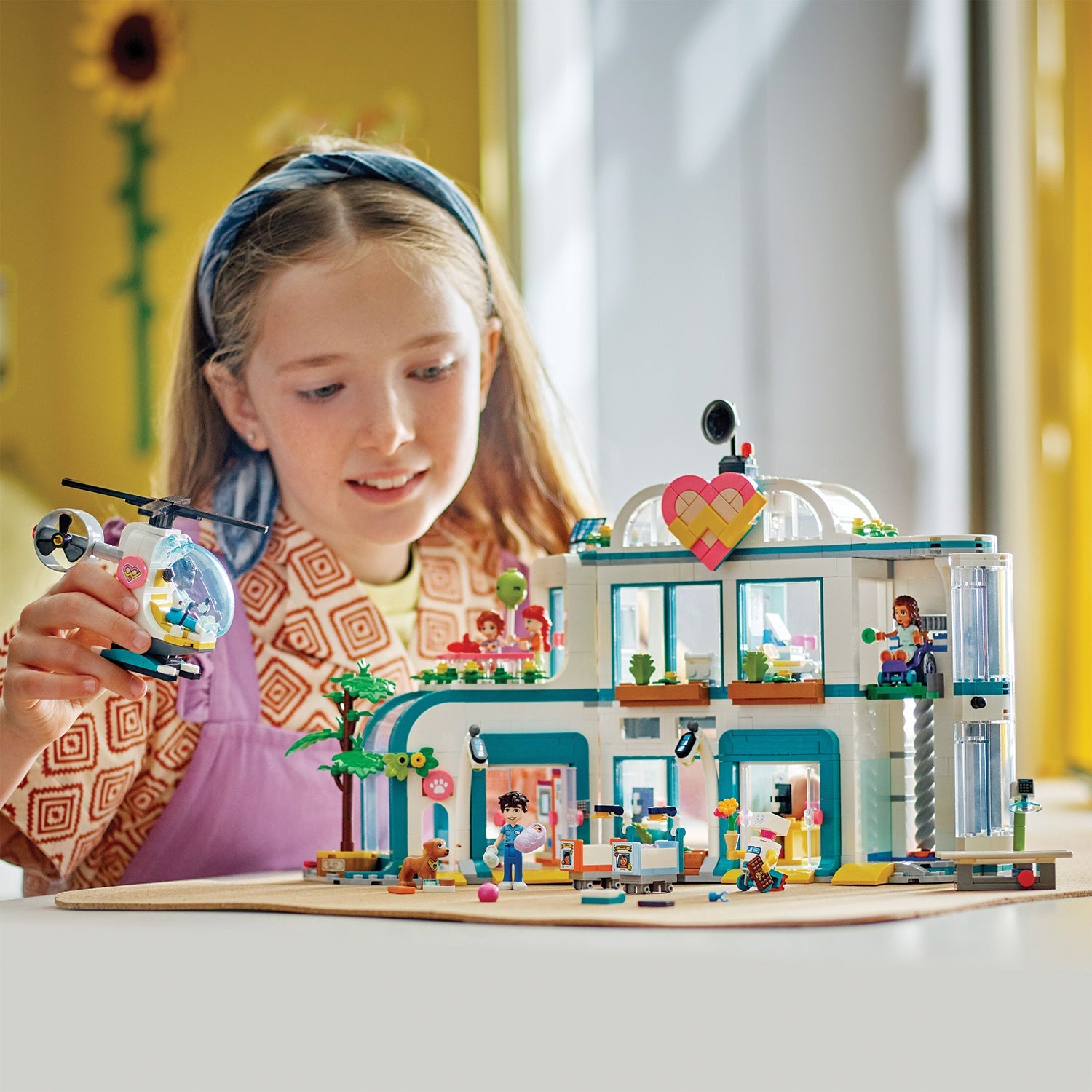 LEGO® Friends™ Heartlake City Hospital - Đồ chơi lắp ráp Bệnh viện Thành phố Heartlake - LEGO 42621 - Hình ảnh bổ sung 4