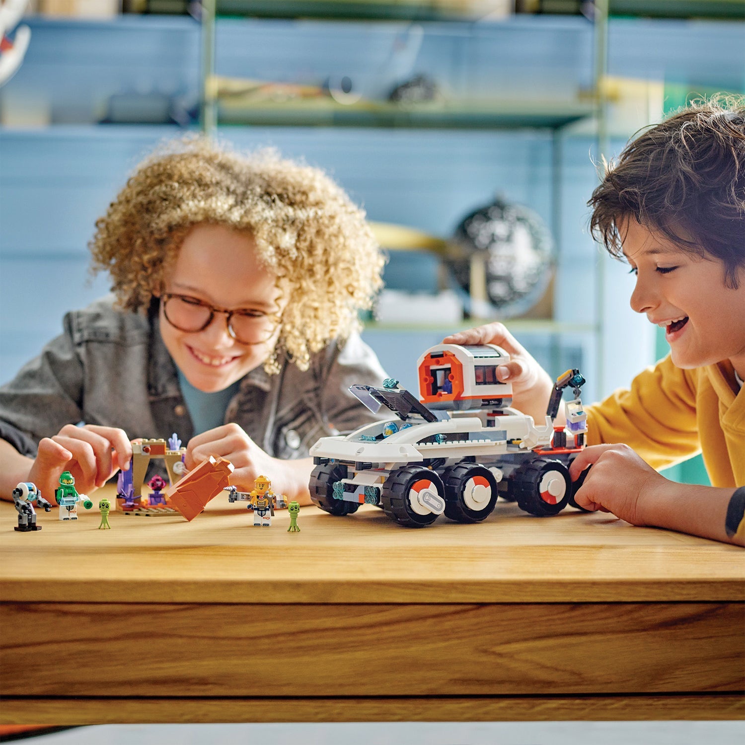 LEGO® City Command Rover and Crane Loader - Xe Rover Chỉ Huy và Cần Cẩu Thám Hiểm Không Gian - LEGO 60432 - Hình ảnh bổ sung 4