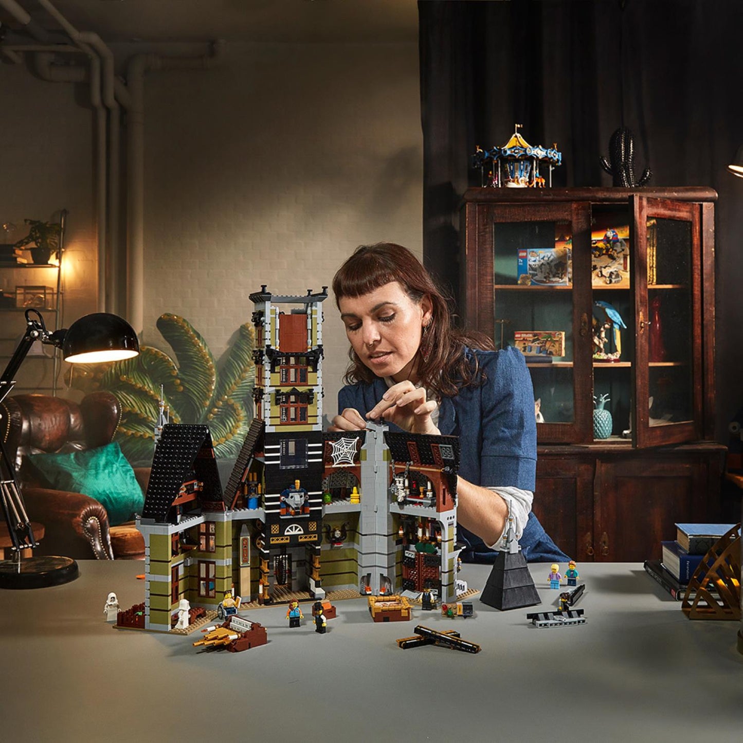 LEGO® Creator Expert Haunted House - Mô hình Ngôi Nhà Ma Ám - LEGO 10273 - Góc nhìn khác 3