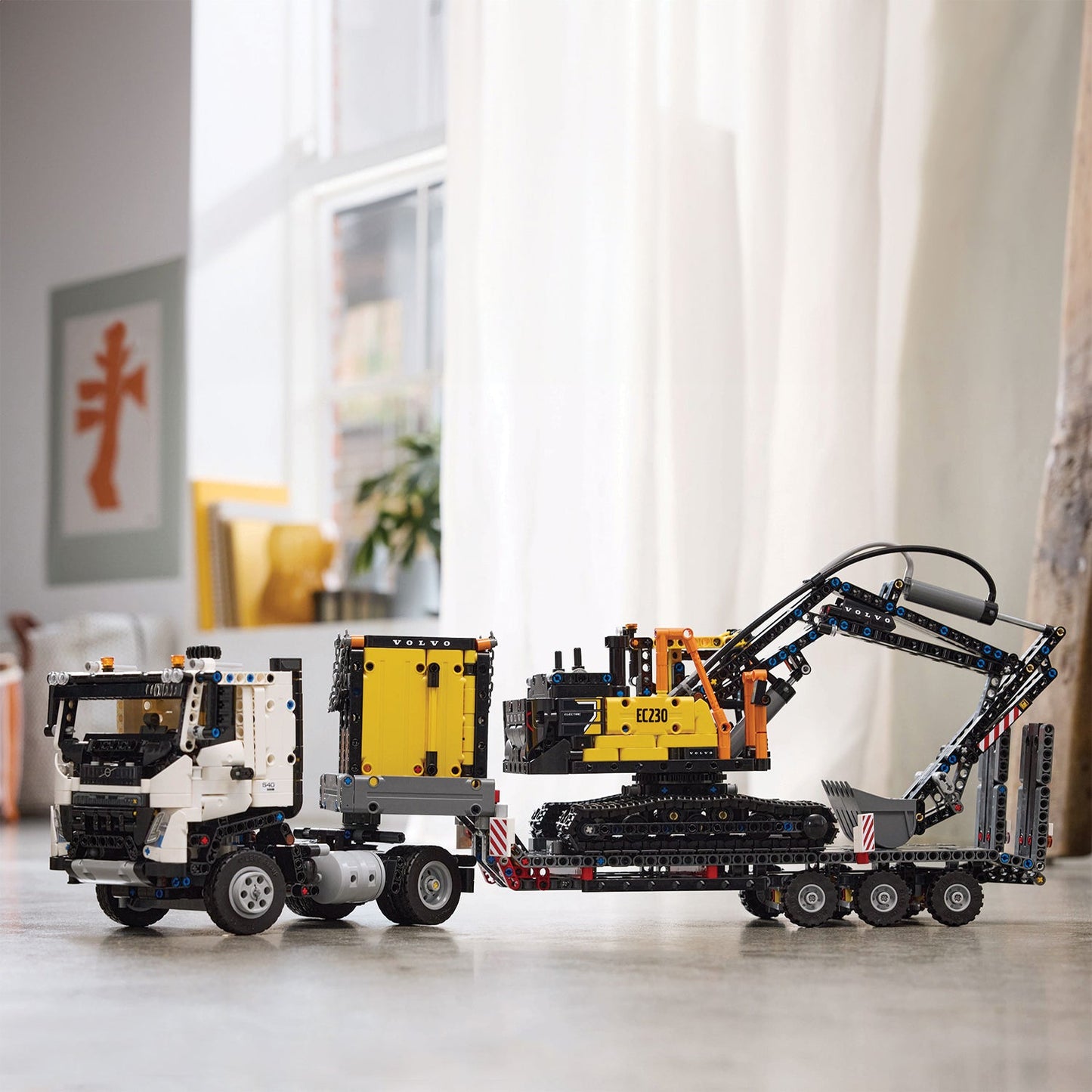 LEGO® Technic™ Volvo FMX Truck & EC230 Electric Excavator - Bộ Đồ Chơi Lắp Ráp Xe Tải & Máy Xúc Volvo 42175 - Hình ảnh bổ sung 4