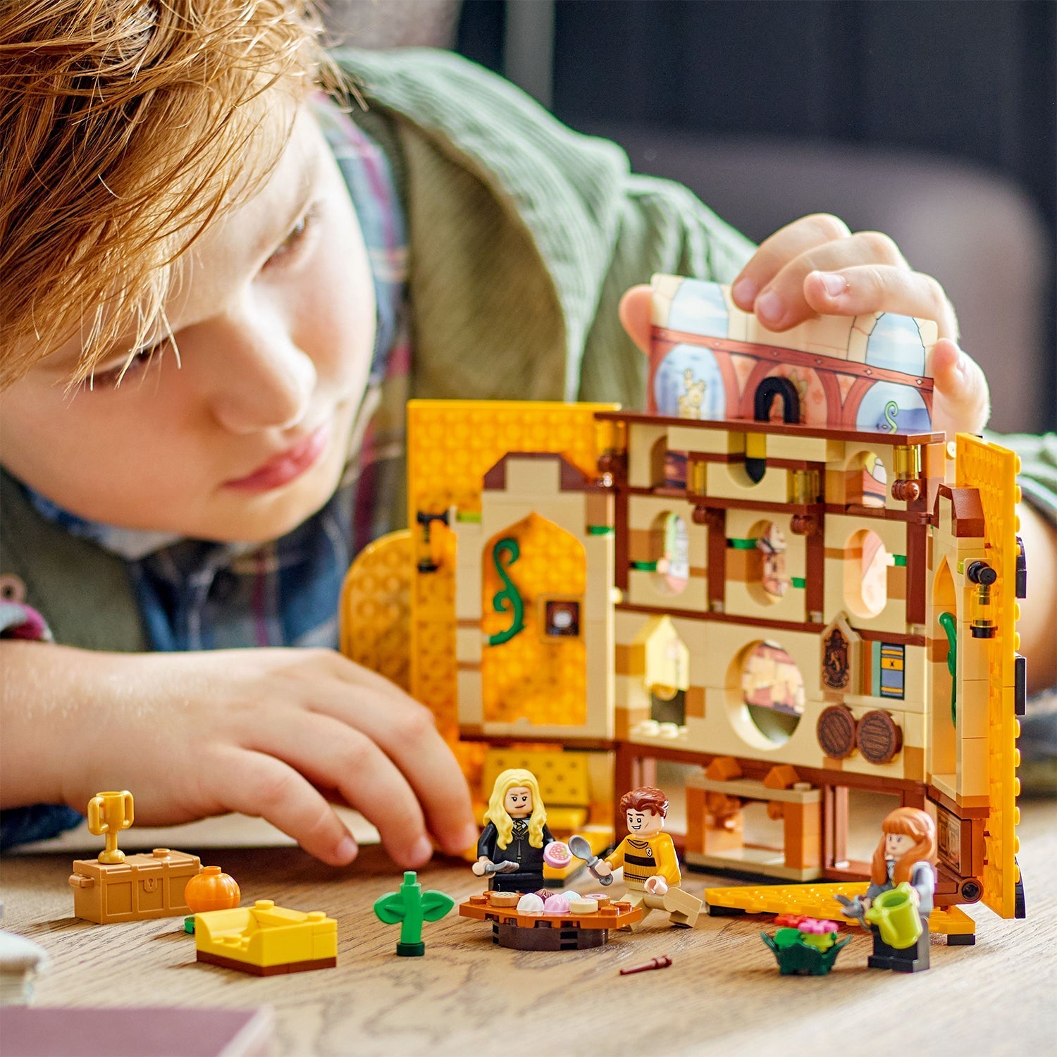 LEGO® Harry Potter™ Hufflepuff™ House banner - Bộ Lắp Ráp Phông Nền Nhà Hufflepuff - LEGO 76412 - Hình ảnh bổ sung 5