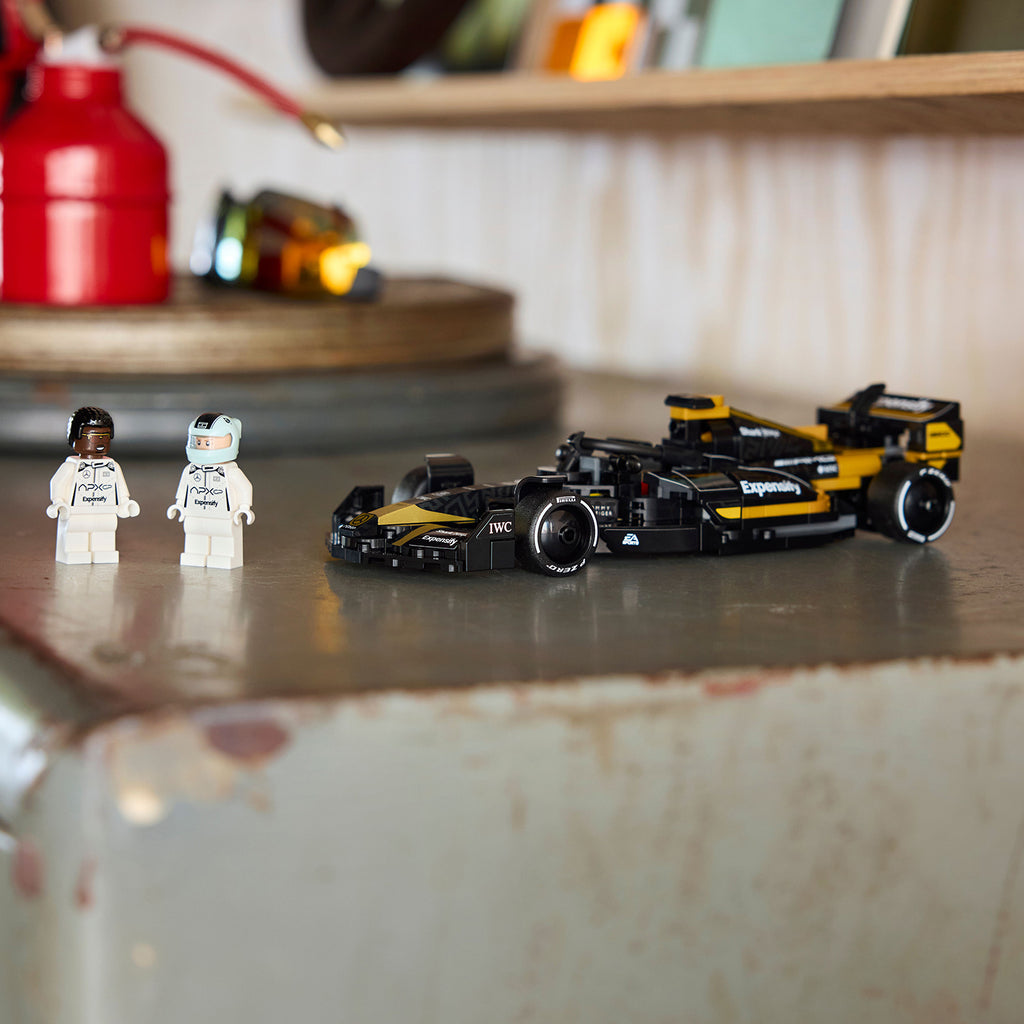 LEGO® Speed Champions APXGP Team Race Car from F1® The Movie - Mô Hình Xe Đua F1 Từ Phim - LEGO 77252 - Góc nhìn khác 3