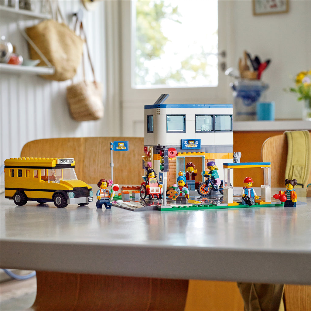 LEGO® City School Day - Bộ Đồ Chơi Lắp Ráp Trường Học 60329 - LEGO City - Hình ảnh bổ sung 5