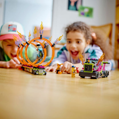LEGO® City Stunt Truck & Ring of Fire Challenge - Đồ Chơi Lắp Ráp Xe Tải Biểu Diễn Mạo Hiểm LEGO 60357 - Hình ảnh bổ sung 5