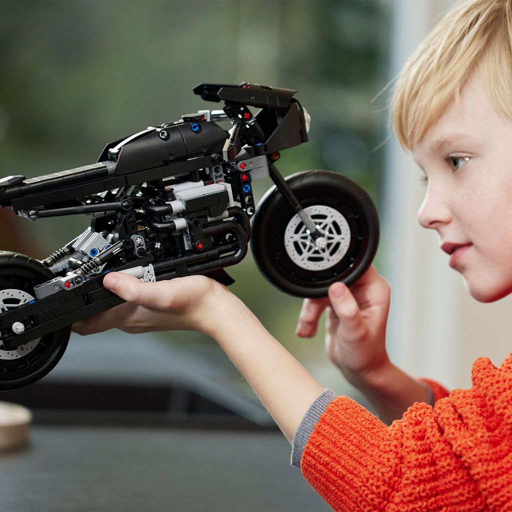 LEGO® Technic™ The Batman - Batcycle™ - Mô Hình Xe Mô Tô Người Dơi Đồ Chơi Lắp Ráp LEGO 42155 - Hình ảnh bổ sung 5