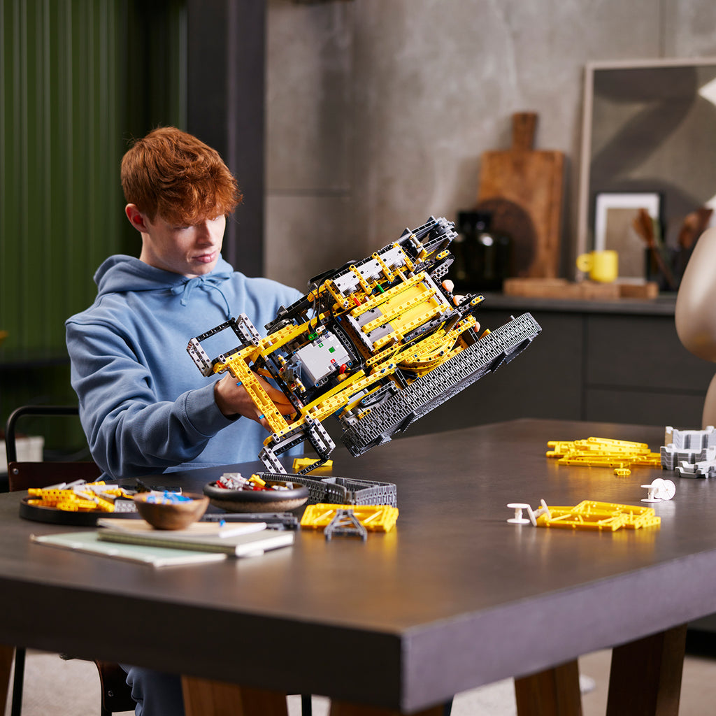 LEGO® TECHNIC™ Liebherr Crawler Crane LR 13000 Mô Hình Cần Cẩu Xích Khổng Lồ LEGO 42146 - Hình ảnh bổ sung 5