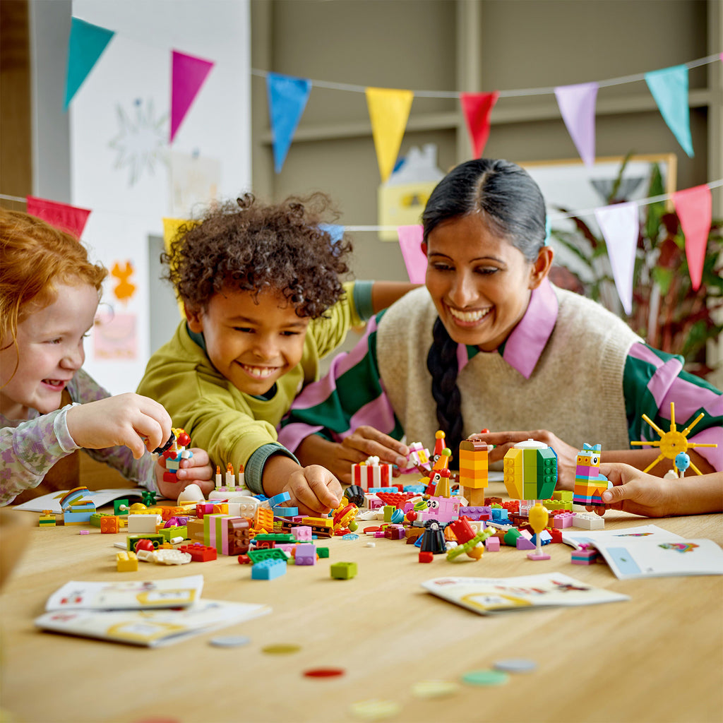 LEGO® Classic Creative Party Box - Bộ Đồ Chơi Lắp Ráp Sáng Tạo 900 Chi Tiết - LEGO 11029 - Hình ảnh bổ sung 5