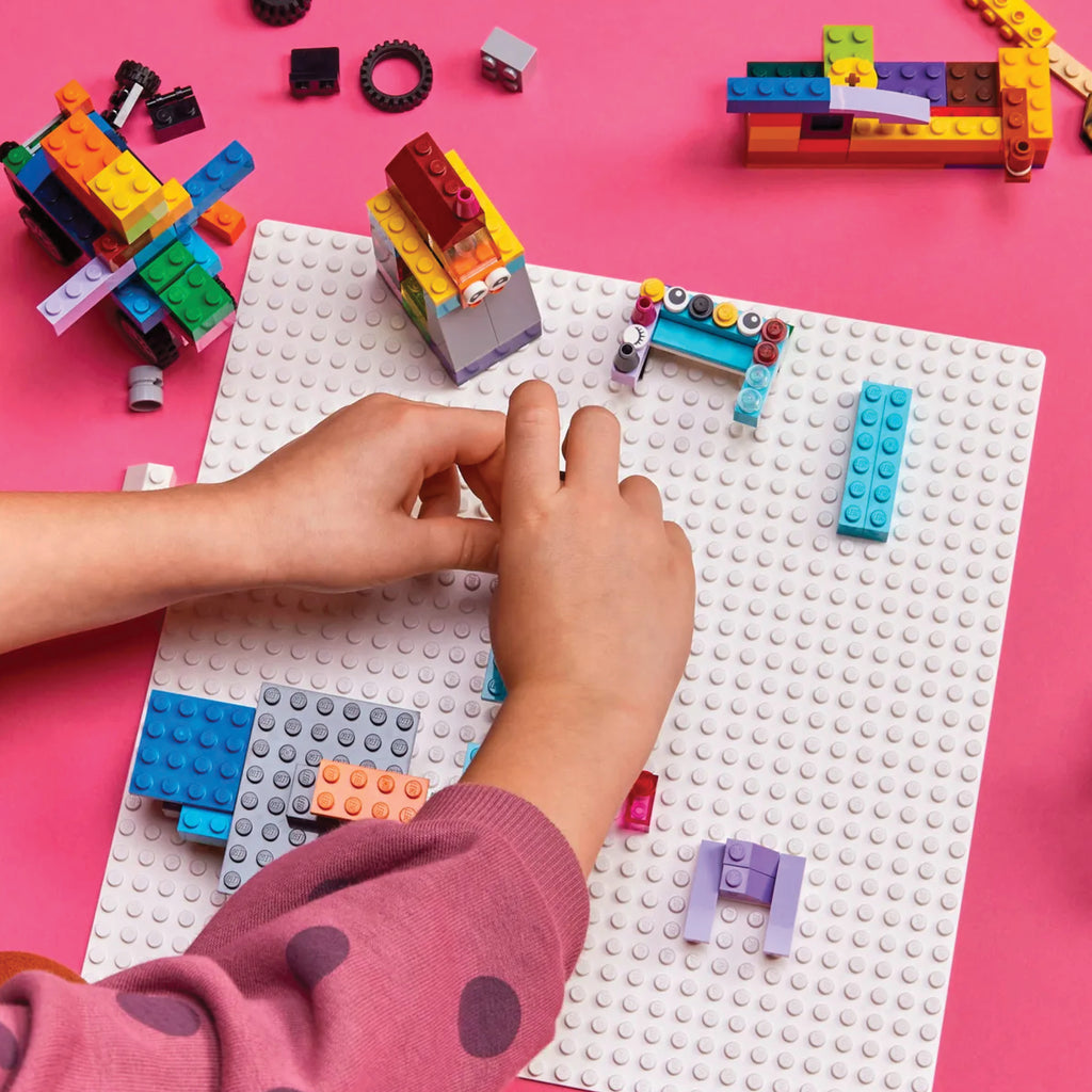 LEGO® Classic White Baseplate - Tấm Nền Trắng 32x32 Nút - LEGO 11026 - Góc nhìn khác 3