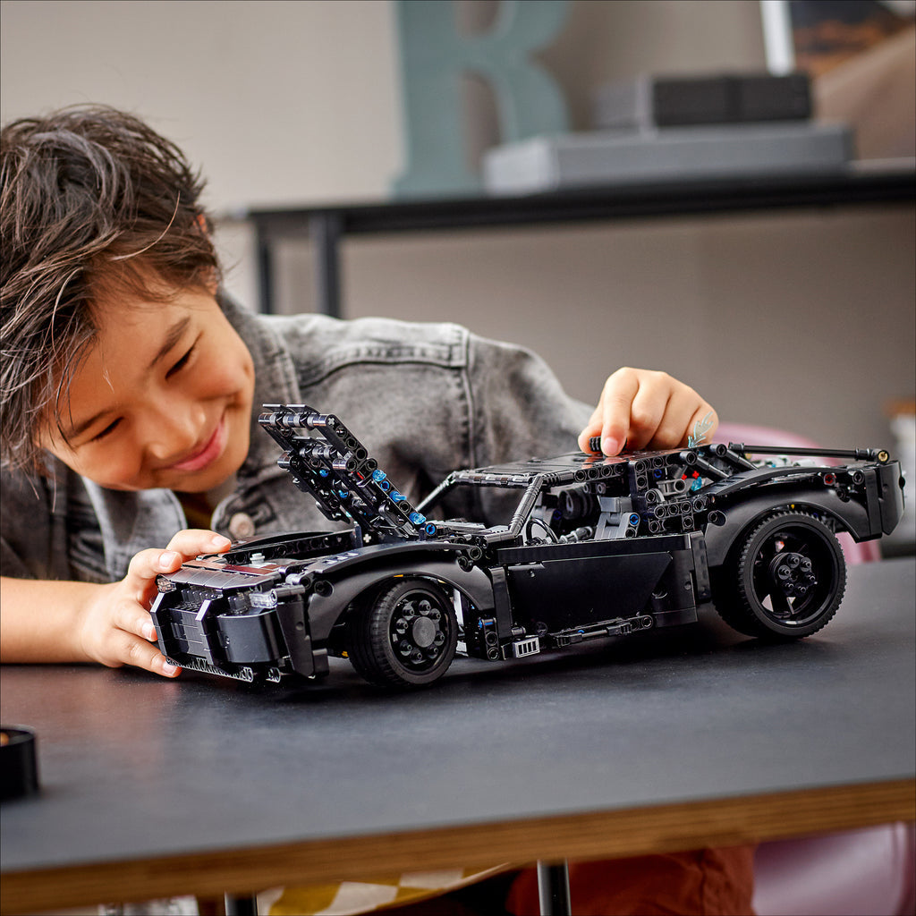 LEGO® Technic™ THE BATMAN - BATMOBILE™ - Mô Hình Xe Batman 42127 Chính Hãng - Góc nhìn khác 3