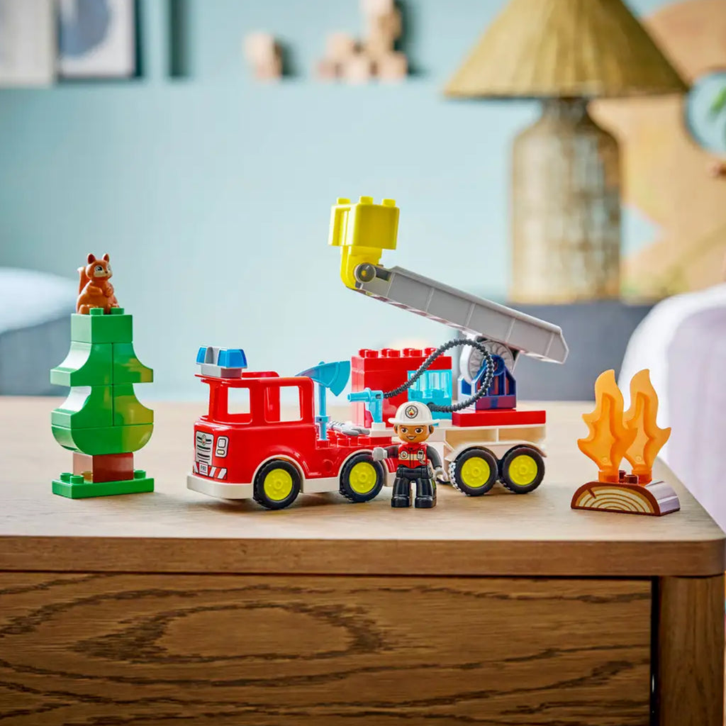 LEGO® DUPLO® Town Fire Truck with Hose and Firefighter - Đồ Chơi Xe Cứu Hỏa Thị Trấn - LEGO 10473 - Hình ảnh bổ sung 5