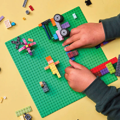 LEGO® Classic Green Baseplate - Tấm Nền Lắp Ráp Màu Xanh Lá 32x32 Nút - LEGO 11023 - Góc nhìn khác 3