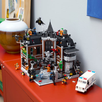 LEGO® DC Batman™ Arkham Asylum™ - Bộ Lắp Ráp Nhà Thương Điên Arkham LEGO 76300 - Hình ảnh bổ sung 5