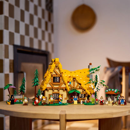LEGO® Disney™ Snow White and the Seven Dwarfs Cottage Mô hình Ngôi nhà của Bảy Chú Lùn LEGO (43242) - Góc nhìn khác 3