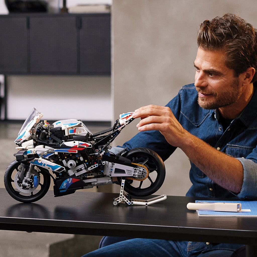 LEGO® Technic™ BMW M 1000 RR - Mô Hình Xe Đua Phân Khối Lớn LEGO 42130 LEGO - ảnh 1 - LEGO® Technic™