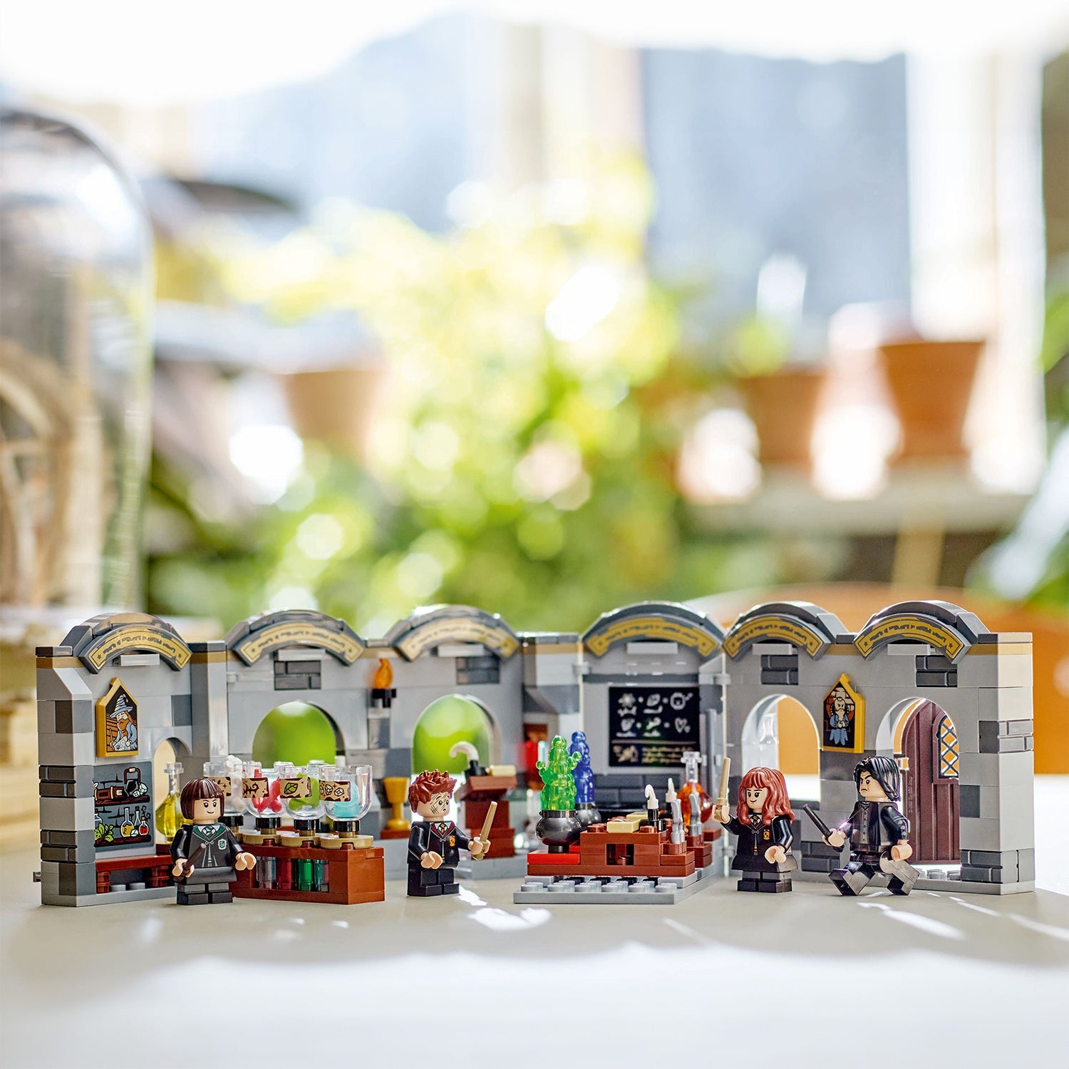 LEGO® Harry Potter™ Hogwarts™ Castle: Potions Class - Đồ Chơi Lắp Ráp Lớp Học Độc Dược LEGO 76431 - Hình ảnh bổ sung 5