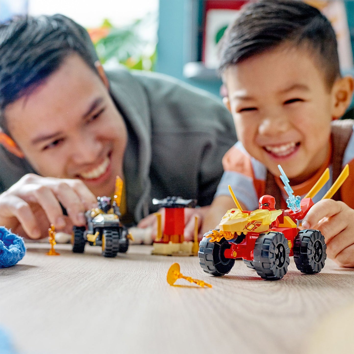 LEGO® NINJAGO® Kai and Ras’s Car and Bike Battle - Bộ Lắp Ráp Trận Chiến Xe Rồng Và Mô Tô 71789 - Góc nhìn khác 3