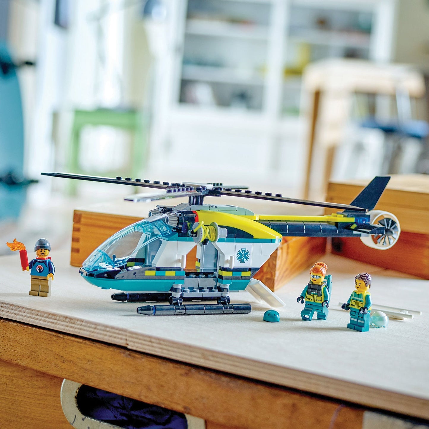 LEGO® City Emergency Rescue Helicopter - Trực Thăng Cứu Hộ Khẩn Cấp - LEGO 60405 - Hình ảnh bổ sung 5