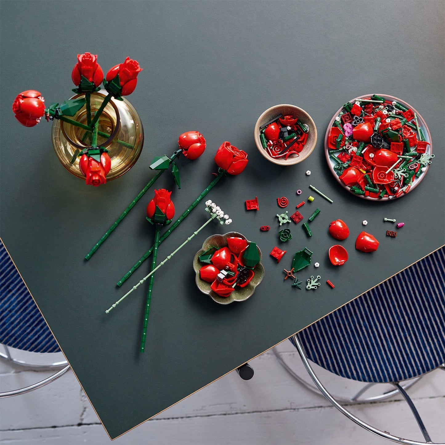 LEGO® ICONS™ Bouquet of Roses - Bó Hoa Hồng Trang Trí - LEGO 10328 - Hình ảnh bổ sung 5