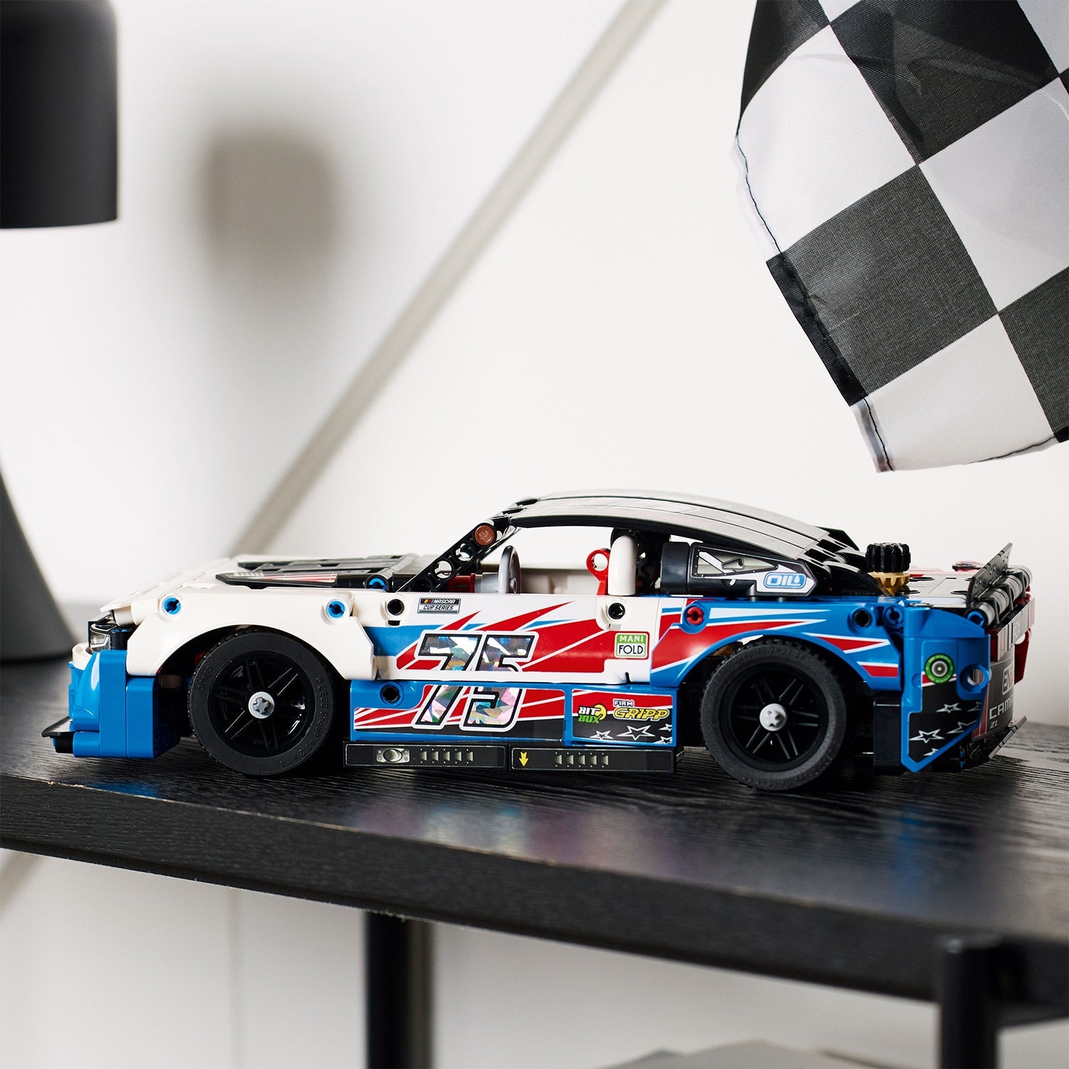 LEGO® Technic™ NASCAR® Next Gen Chevrolet Camaro ZL2 - Mô Hình Xe Đua Kỹ Thuật Chính Hãng LEGO - Hình ảnh bổ sung 5