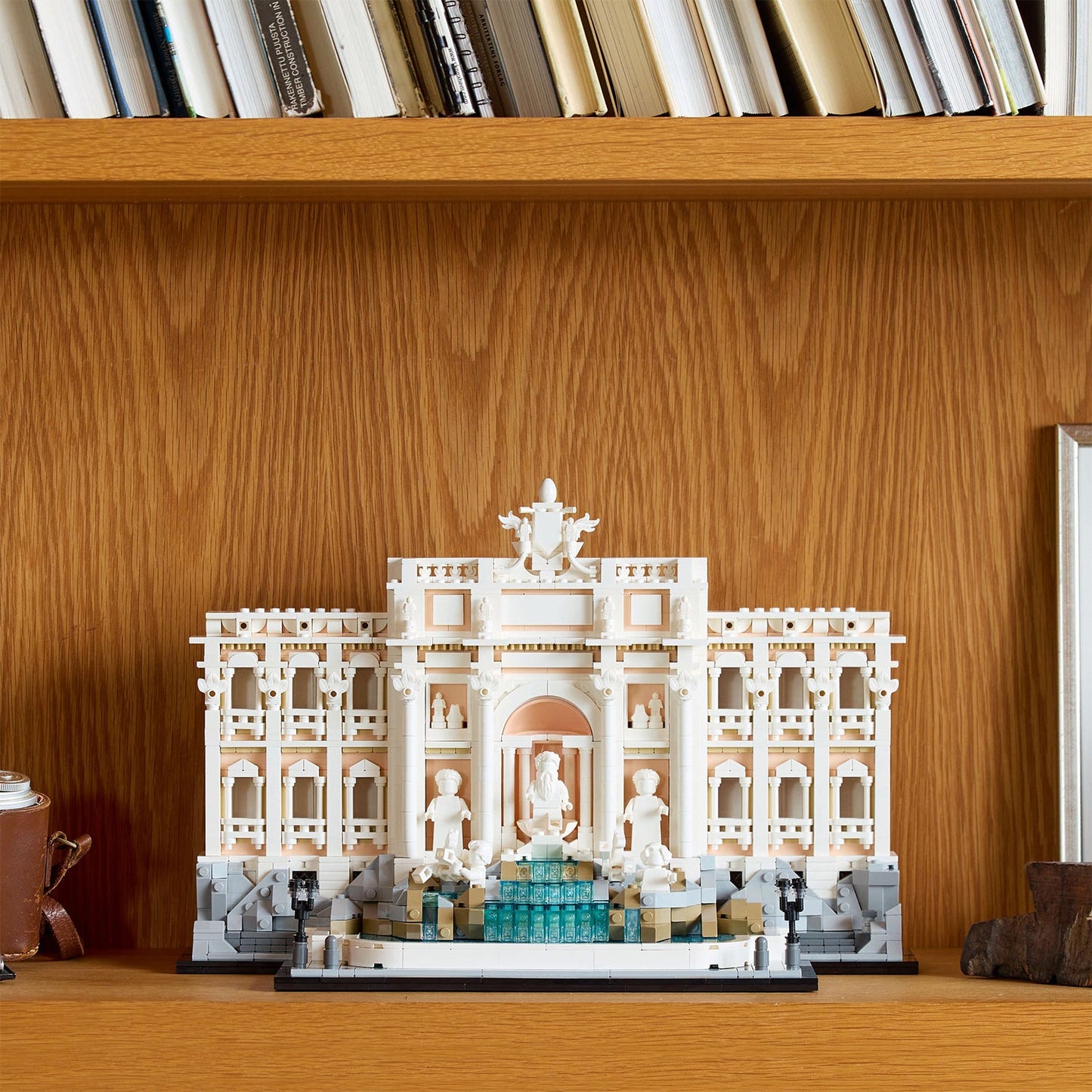 LEGO® Architecture Trevi Fountain - Mô hình Đài phun nước Trevi Rome - LEGO 21062 - Góc nhìn khác 3