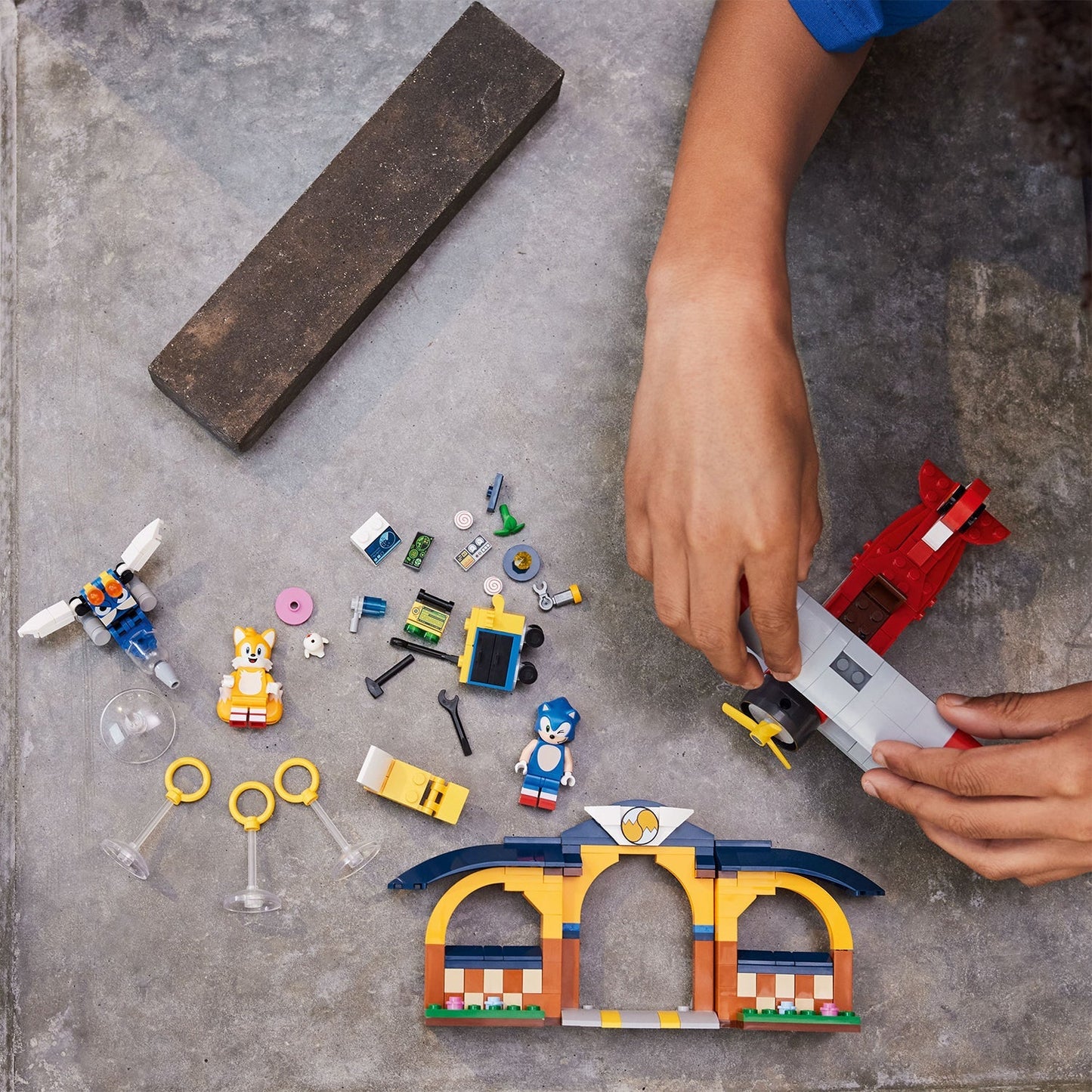 LEGO® Sonic the Hedgehog™ Tails Workshop and Tornado Plane - Đồ Chơi Lắp Ráp Xưởng Của Tails Và Máy Bay Tornado - LEGO 76991 - Hình ảnh bổ sung 5