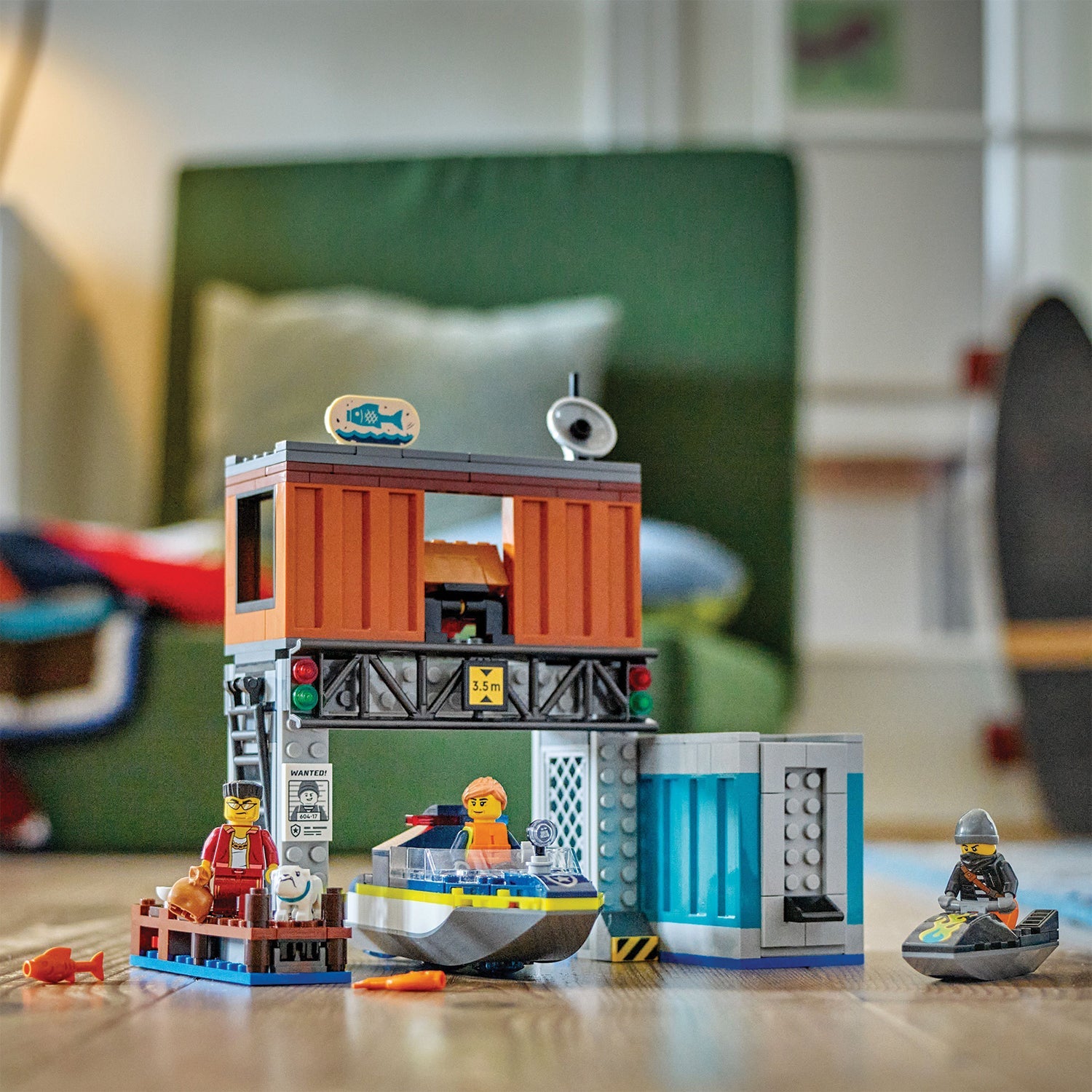 LEGO® City Police Speedboat and Crooks’ Hideout - Bộ Lắp Ráp Ca Nô Cảnh Sát và Hang Ổ Tội Phạm - LEGO 60417 - Hình ảnh bổ sung 5