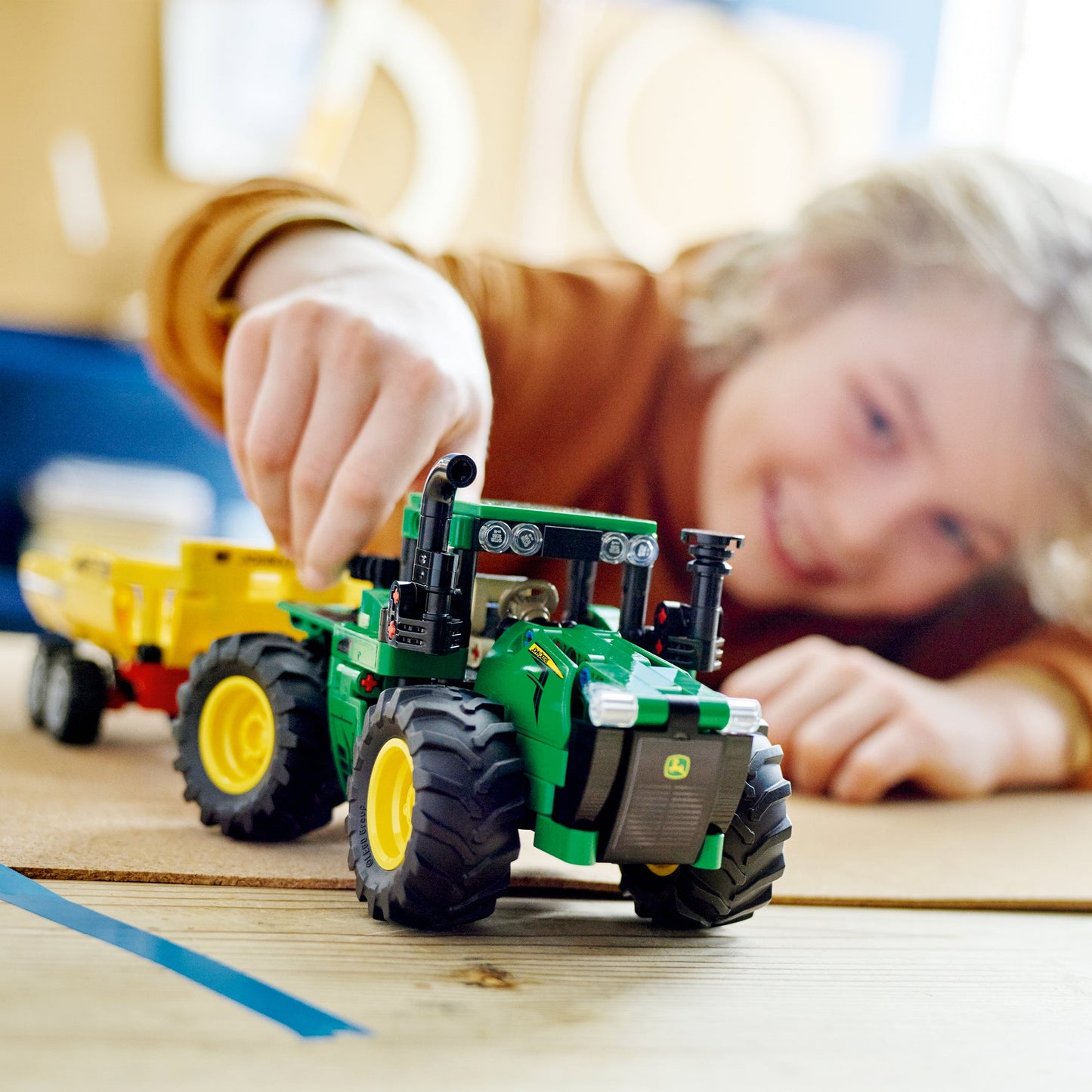 LEGO® Technic™ John Deere 9620R 4WD Tractor - Mô Hình Máy Kéo Nông Nghiệp LEGO 42136 - Góc nhìn khác 3