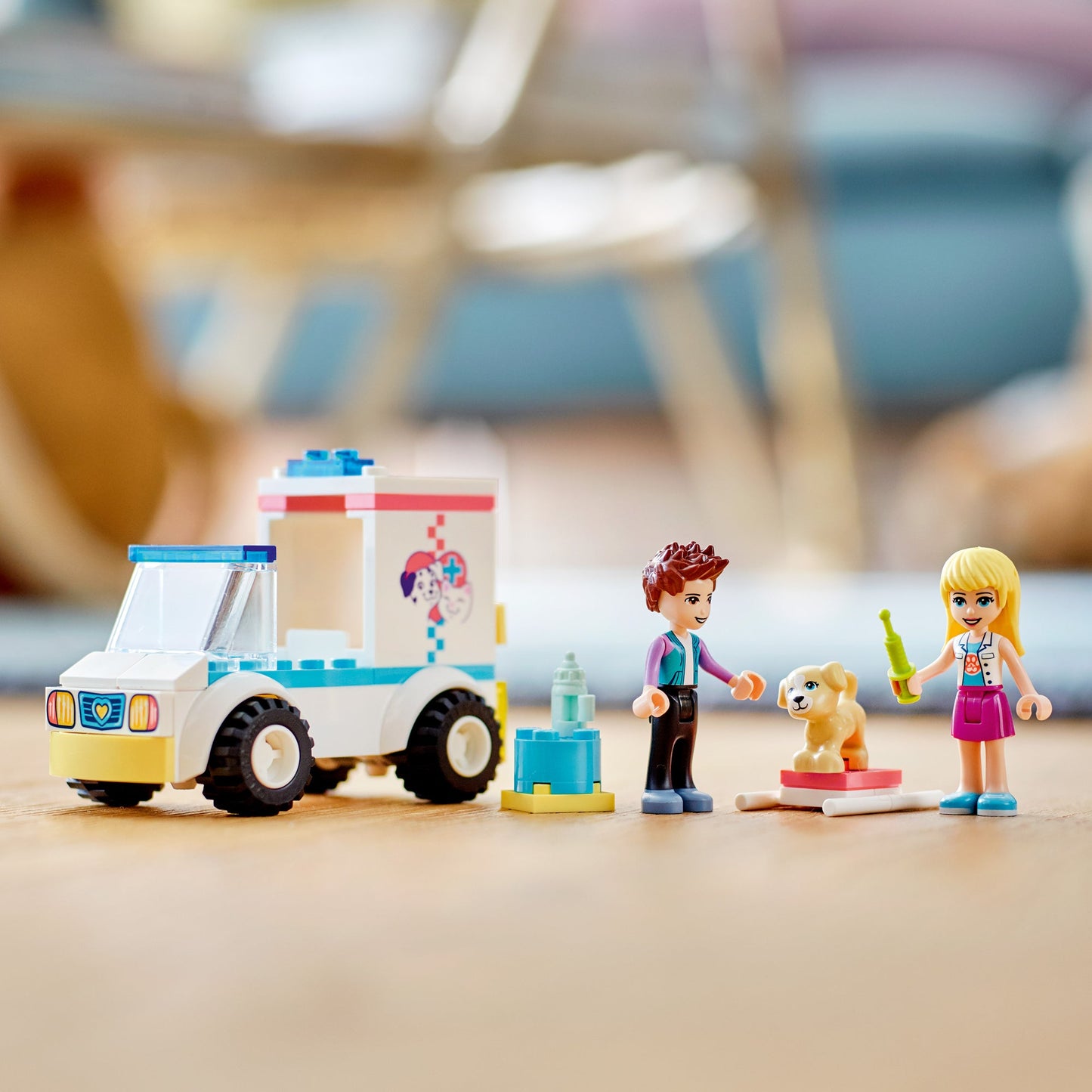 LEGO® Friends™ Pet Clinic Ambulance - Xe Cứu Thương Thú Cưng - 41694 - Hình ảnh bổ sung 5