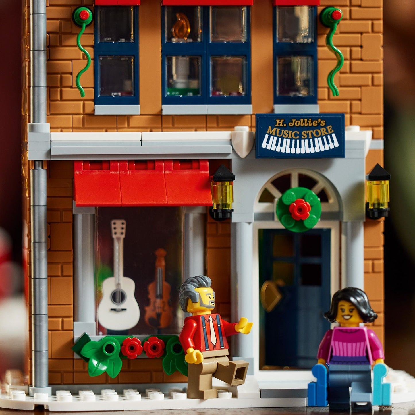 LEGO® ICONS™ Holiday Main Street - Bộ Lắp Ráp Làng Giáng Sinh - LEGO 10308 LEGO - ảnh 2 - Lego Construction Set