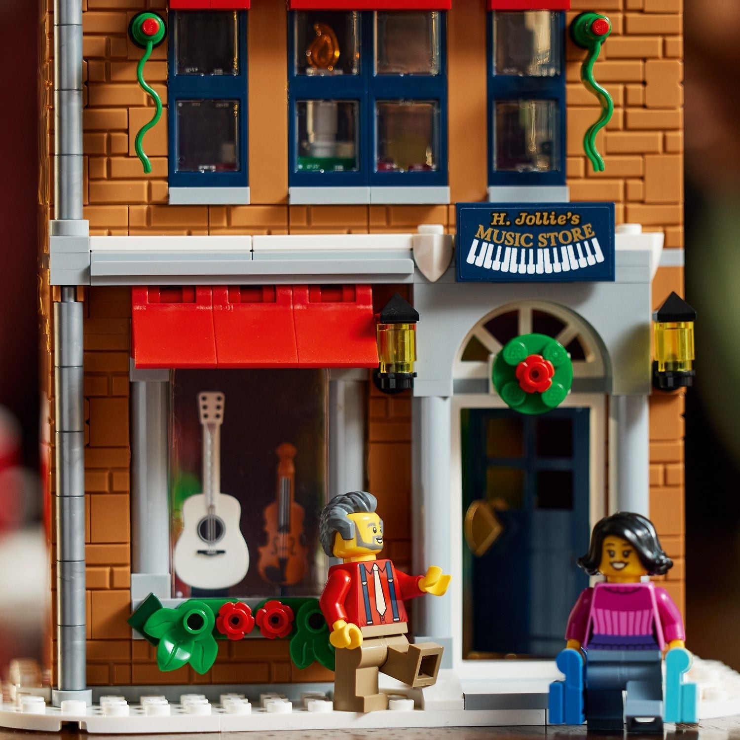 LEGO® ICONS™ Holiday Main Street - Bộ Lắp Ráp Làng Giáng Sinh - LEGO 10308 LEGO - ảnh 2 - Lego Construction Set