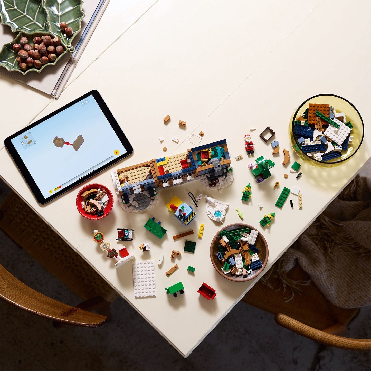 LEGO® ICONS™ Santa’s Post Office - Mô Hình Bưu Điện Ông Già Noel Giáng Sinh (10339) - Hình ảnh bổ sung 5