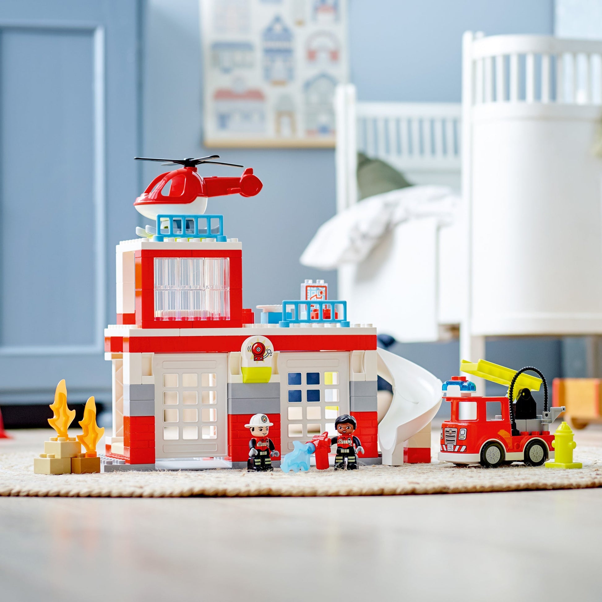 LEGO® DUPLO™ Rescue Fire Station & Helicopter - Trạm Cứu Hỏa & Trực Thăng Cứu Hộ - LEGO 10970 - Hình ảnh bổ sung 4