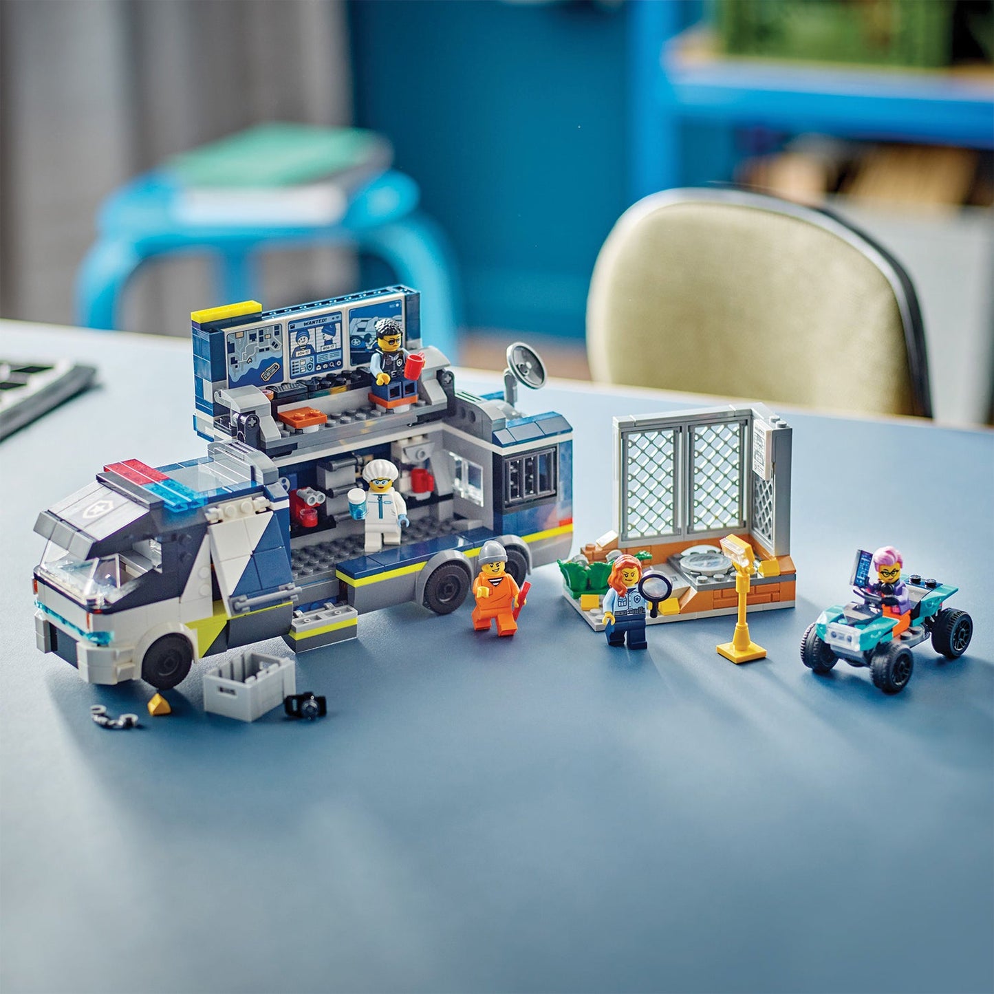 LEGO® City Police Mobile Crime Lab Truck - Xe Tải Phòng Thí Nghiệm Tội Phạm Lưu Động - LEGO 60418 - Hình ảnh bổ sung 5