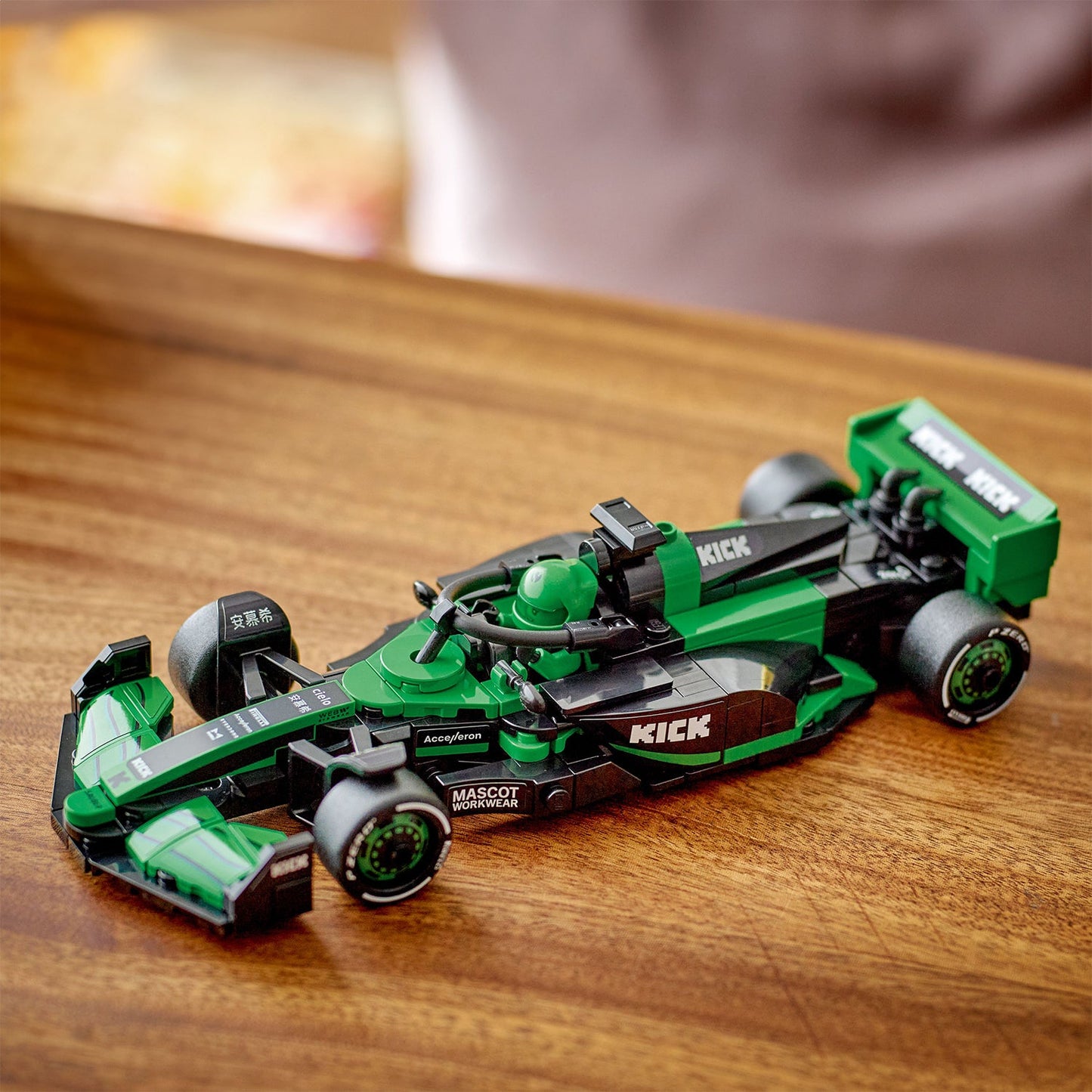 LEGO® Speed Champions - KICK Sauber F1® Team C44 Race Car Đồ Chơi Lắp Ráp Xe Đua F1 LEGO 77247