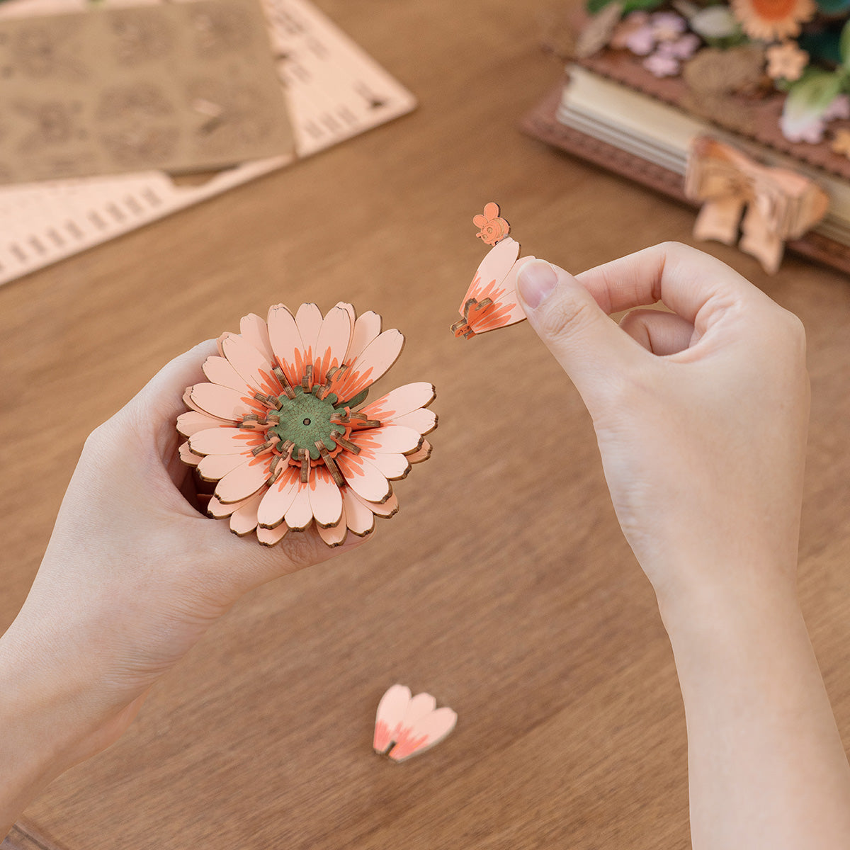 Rowood DIY 3D Flower Puzzle - Wooden Blooming Book TW04H - Mô hình lắp ráp gỗ 3D - Rolife