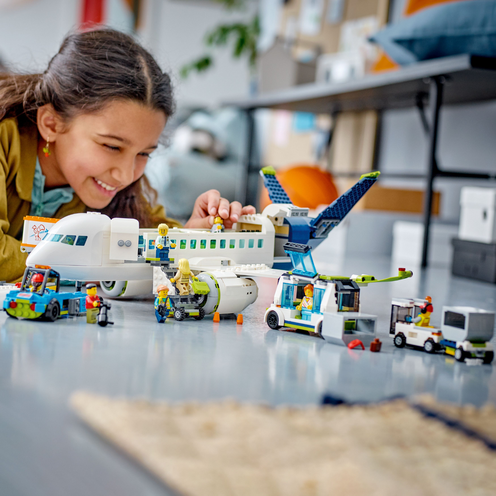 LEGO® City Passenger Airplane - Máy Bay Hành Khách (60367) - Góc nhìn khác 3