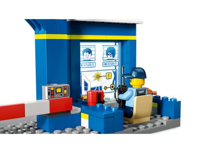 LEGO® City Police Station Chase - Đồ Chơi Lắp Ráp Đồn Cảnh Sát Thành Phố - LEGO 60370 - Hình ảnh chi tiết 2