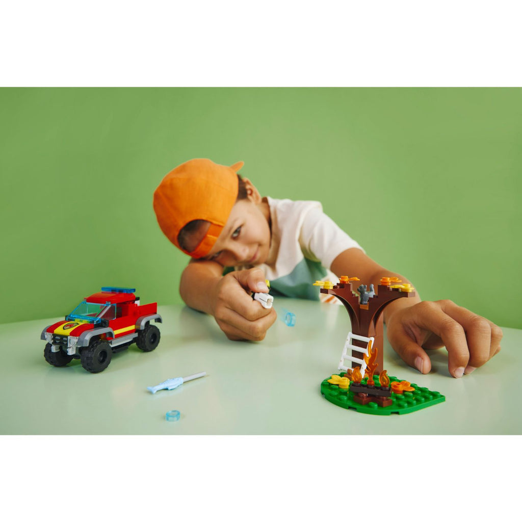 LEGO® City 4x4 Fire Truck Rescue - Đồ Chơi Lắp Ráp Xe Cứu Hỏa Địa Hình (60393) - Hình ảnh bổ sung 6