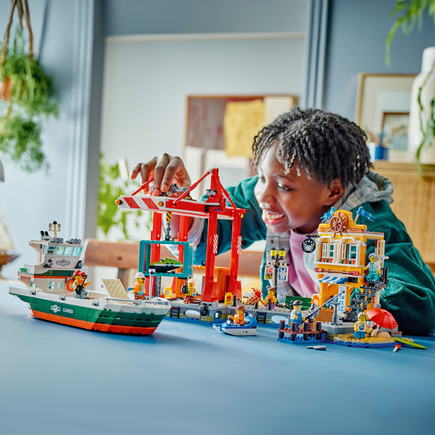 LEGO® City Seaside Harbor with Cargo Ship - Đồ Chơi Lắp Ráp Cảng Biển và Tàu Chở Hàng - LEGO 60422 - Hình ảnh bổ sung 4