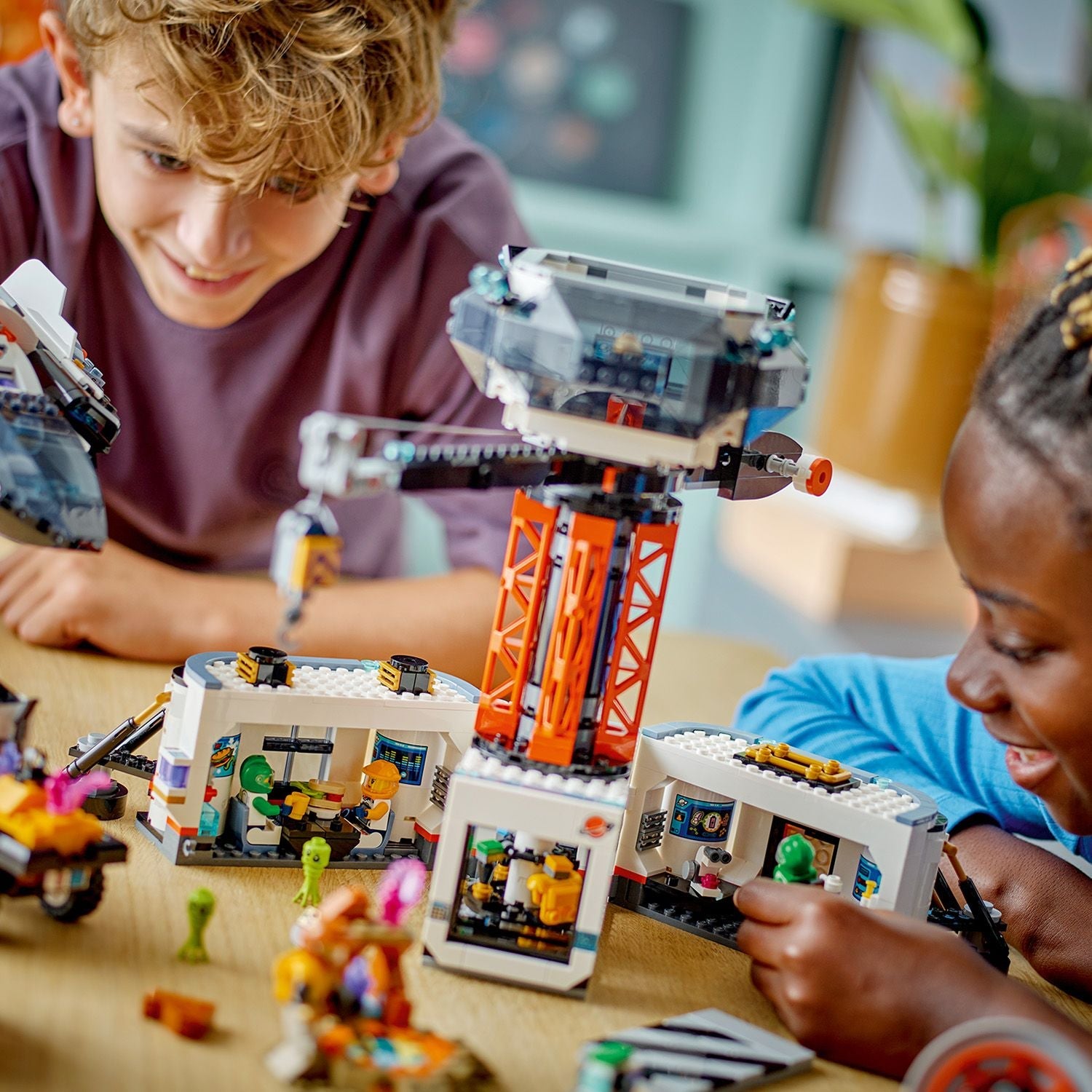 LEGO® City Space Base and Rocket Launchpad - Bộ Lắp Ráp Căn Cứ Không Gian - LEGO 60434 - Hình ảnh bổ sung 6