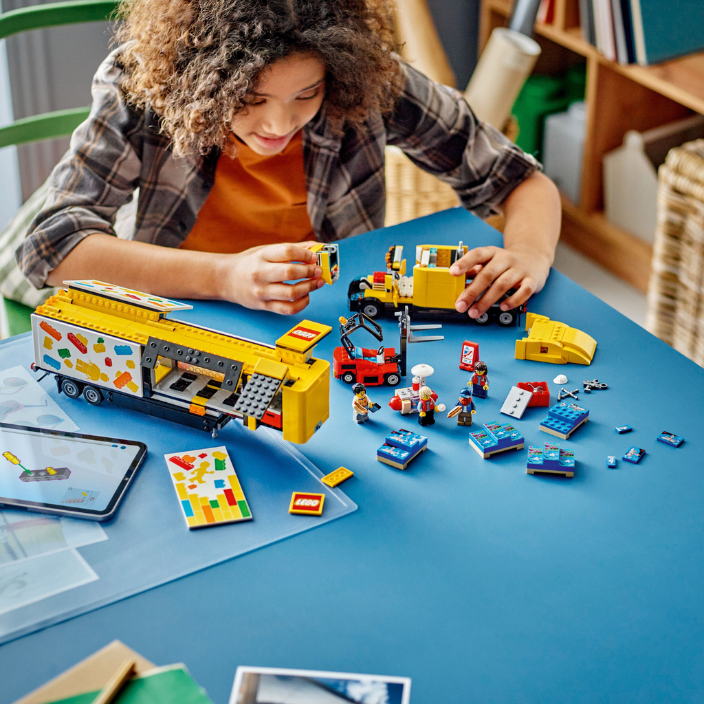 LEGO® City Yellow Delivery Truck - Bộ Lắp Ráp Xe Tải Giao Hàng Màu Vàng - LEGO City 60440 - Góc nhìn khác 3