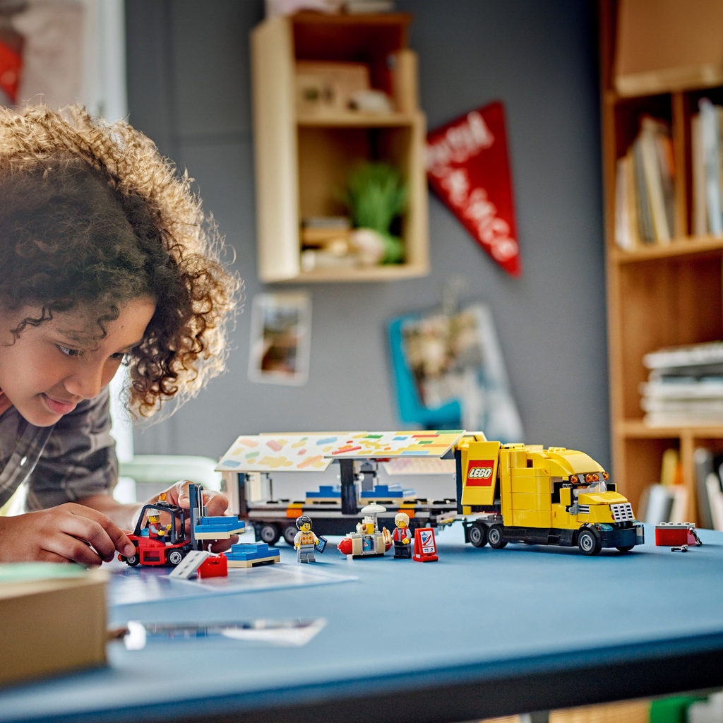 LEGO® City Yellow Delivery Truck - Bộ Lắp Ráp Xe Tải Giao Hàng Màu Vàng - LEGO City 60440 - Hình ảnh bổ sung 4