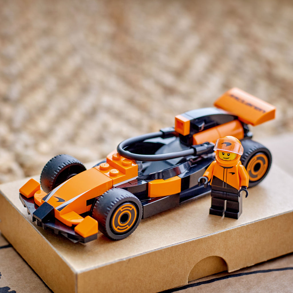 LEGO® City F1® Driver with McLaren Race Car - Đồ Chơi Lắp Ráp Xe Đua F1 McLaren 60442 - Hình ảnh bổ sung 5