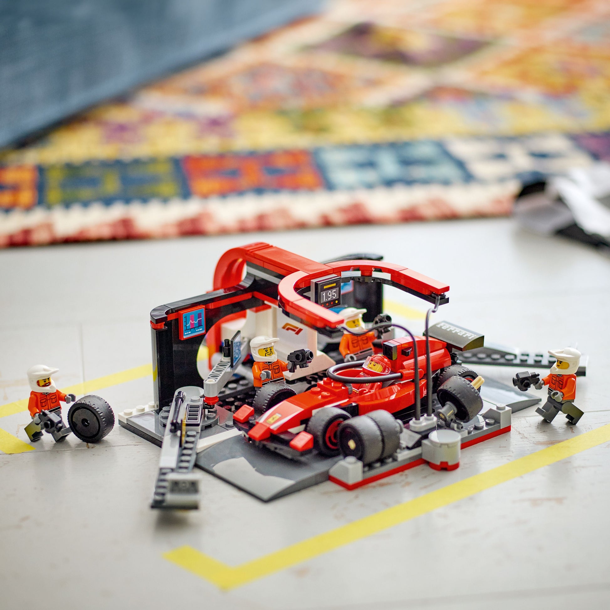 LEGO® City F1® Pit Stop & Pit Crew with Ferrari Car - Đồ Chơi Lắp Ráp Trạm Dừng Xe Đua Ferrari - LEGO 60443 - Hình ảnh bổ sung 5