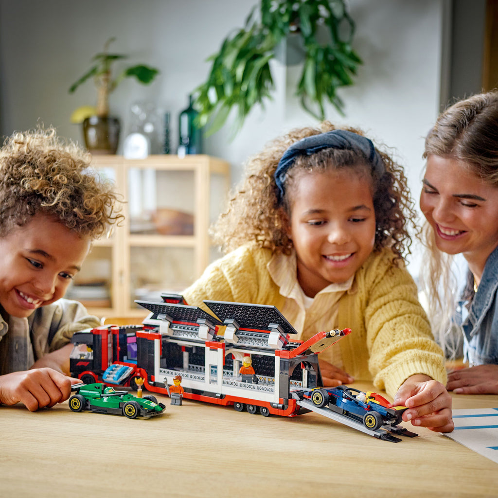 LEGO® City F1® Truck with RB20 & AMR24 F1® Cars - Mô Hình Xe Tải Vận Chuyển Đội Đua F1 - LEGO 60445 - Hình ảnh bổ sung 4