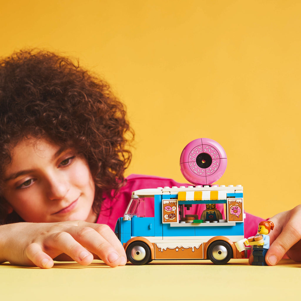 LEGO® City Doughnut Truck - Xe Bán Bánh Donut Đồ Chơi Lắp Ráp - LEGO 60452 - Hình ảnh bổ sung 4
