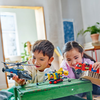 LEGO® City Helicopter, Fire Truck & Submarine Remix - Bộ Đồ Chơi Lắp Ráp Cứu Hộ 3 Trong 1 LEGO 60462 - Hình ảnh bổ sung 4