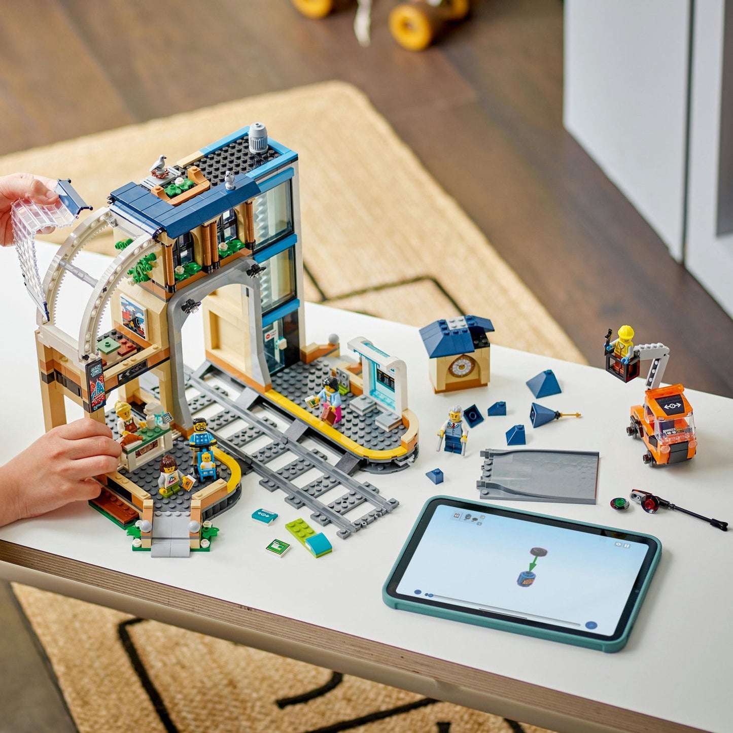 LEGO® City Central Train Station - Đồ Chơi Lắp Ráp Trạm Tàu Trung Tâm (60469) - Hình ảnh bổ sung 4
